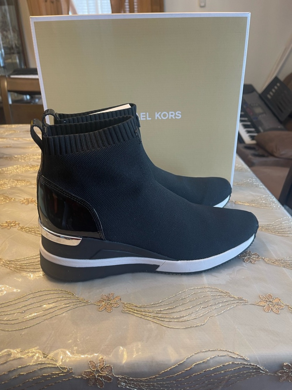 Michael Kors women’s Skyler wedge bootie socks sneakers size 11 - Picture 6 of 14
